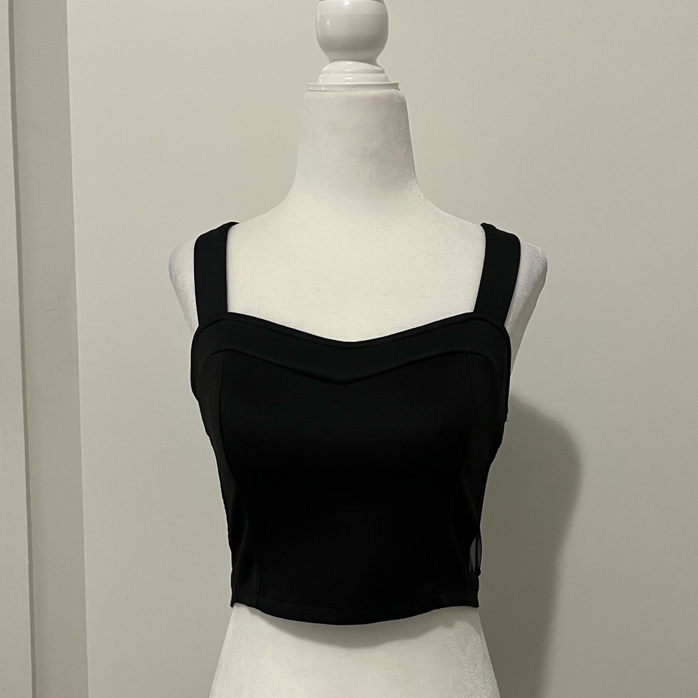 BLACK CROP TOP TANK